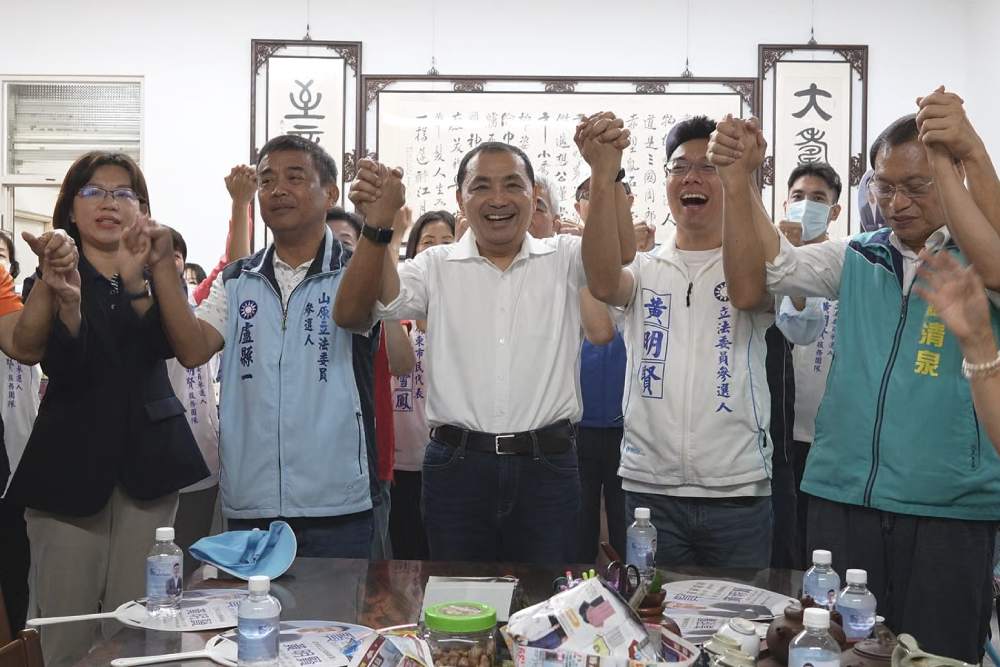郭台銘邀喝咖啡談合作 侯友宜:昔三次親訪不得其門而入 328 郭台銘邀喝咖啡談合作 侯友宜:昔三次親訪不得其門而入 327