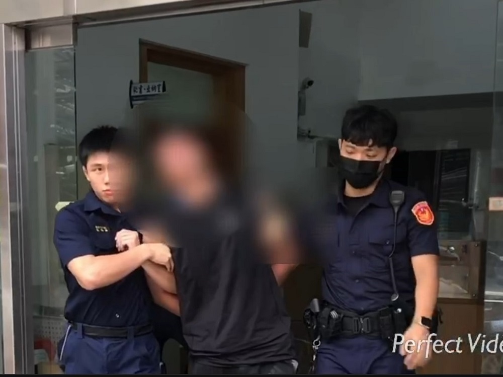 涉家暴質疑員警偏坦　40歲刺青男怒提汽油揚言火燒警局 309