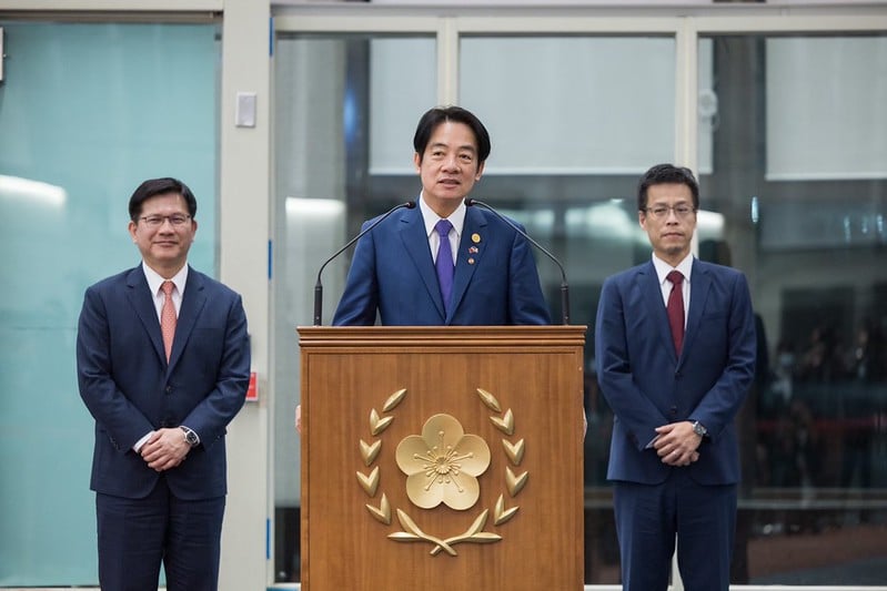 中共在副總統賴清德(中)結束出訪行程後進行軍演,總統府、陸委會同聲譴責。總統府提供
