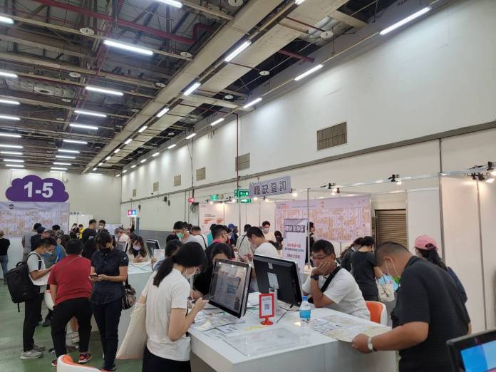 中彰投最大場就博會8/19登場 百家企業吸引上千民眾求職 79 600015 | 生活 生活 記者爆料網