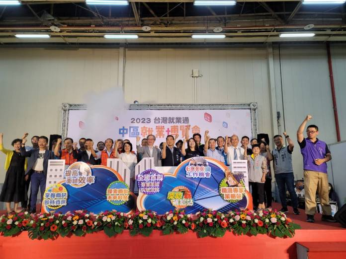 中彰投最大場就博會8/19登場 百家企業吸引上千民眾求職 80 600011 | 生活 生活 記者爆料網
