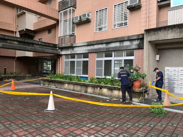高雄毒品通緝犯遭攔查"駕車撞警"逃逸 躲國宅拒捕墜6樓喪命 66 通緝犯 墜樓