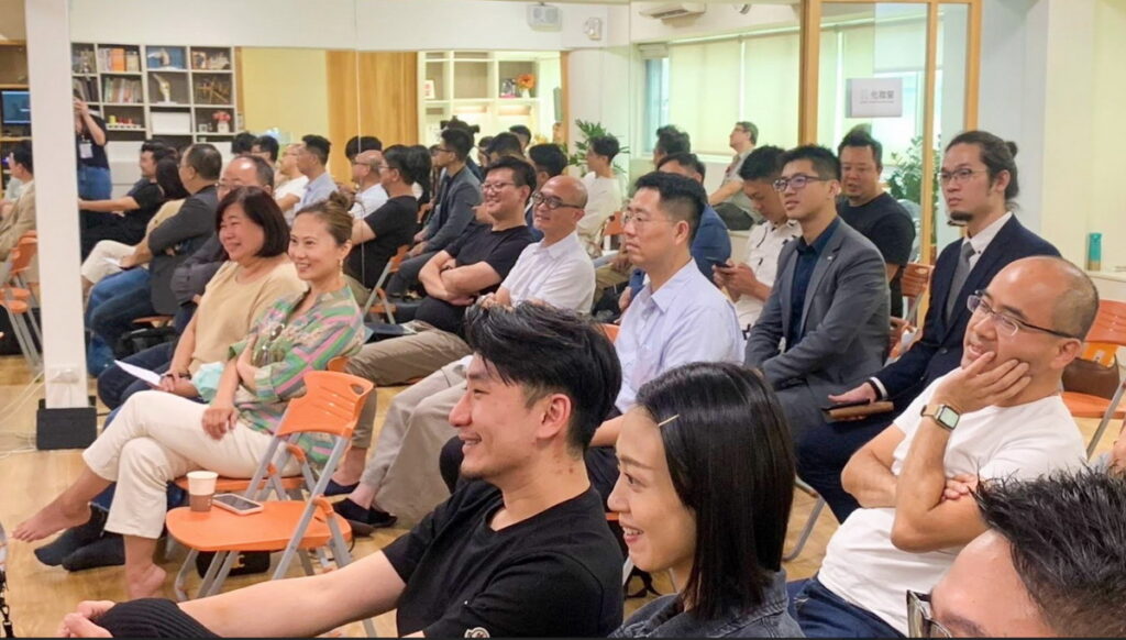 現場聽眾熱情專注的反應
