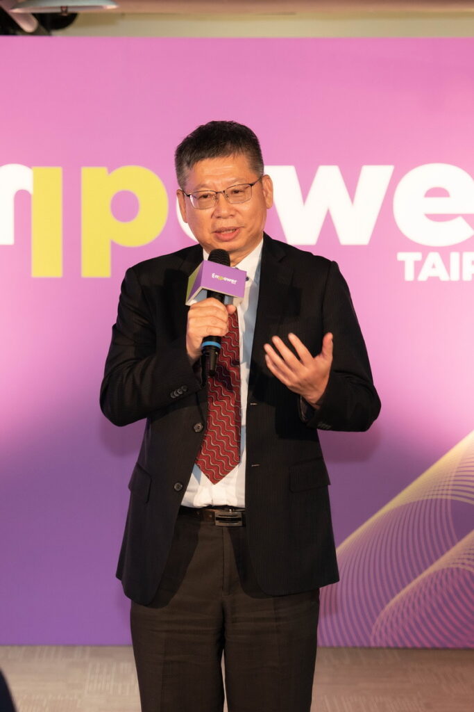 佐臻股份有限公司董事長梁文隆 分享攜手國內科技大廠所共同建置的全台第一座