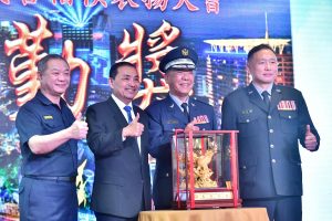 侯友宜感謝義警長年無私貢獻己力,並期勉所有民力繼續與市府攜手捍衛新北治安。(圖/新北市政府提供)