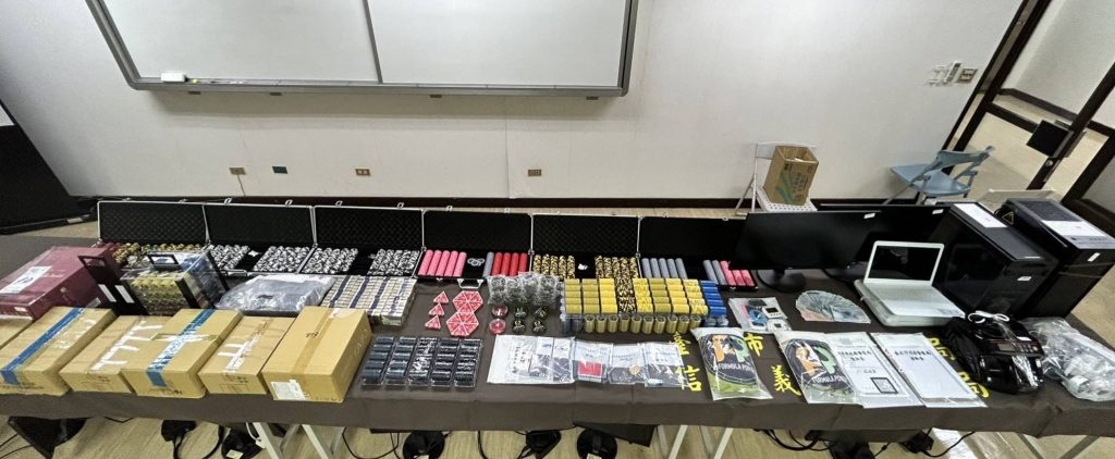 查扣之賭具等證物。（記者林金聖翻攝）