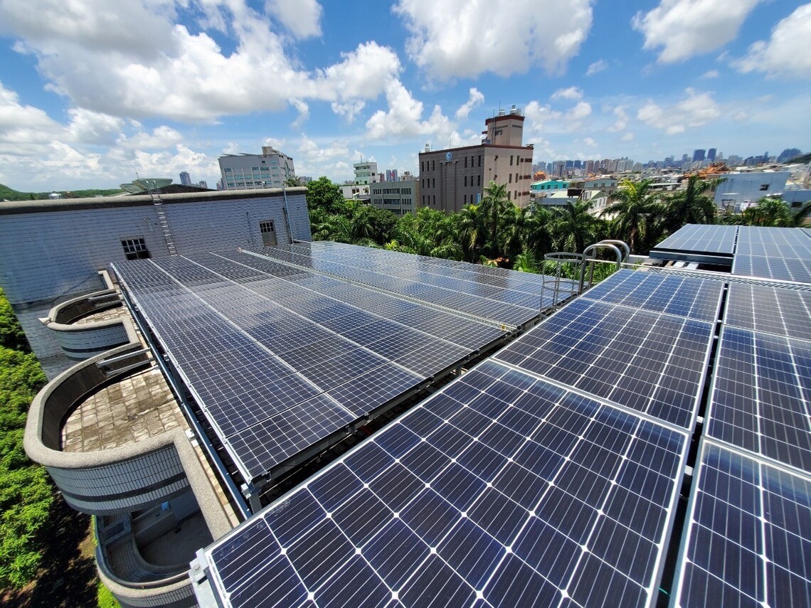 漾新聞|全台太陽光電系統安全培訓研習明登場 左營國小屋頂太陽能光電板實境觀摩