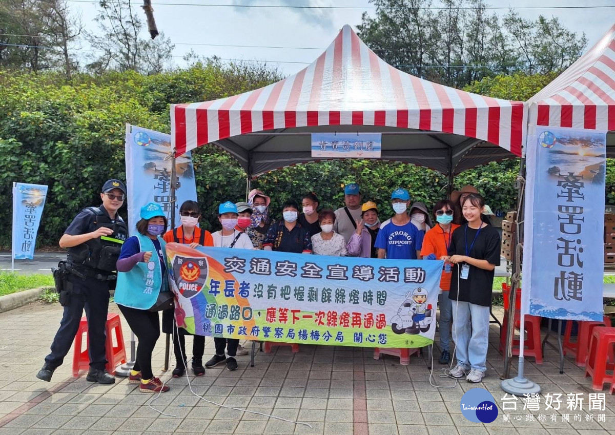 桃園海客牽罟傳承體驗活動,警方宣導反詐騙、交通及婦幼安全。