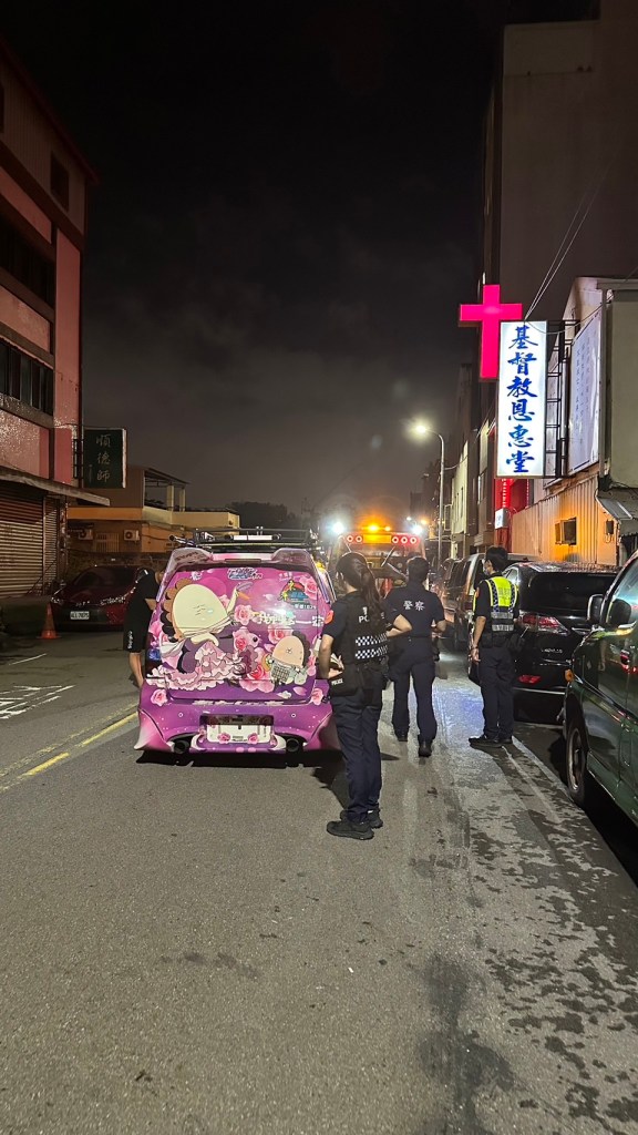 (綁車上遊街慶生片)恐佈慶生!男子綁在車上遊街 使用註銷車輛遭拖吊扣牌 68 2 | 社會 社會 記者爆料網