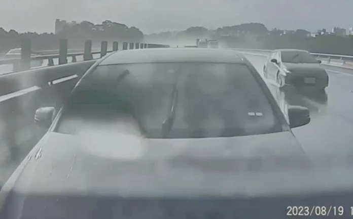 (連環車禍片)13車相撞! 國3北上竹林路段接連5起追撞事故5人受傷 73 3北上竹林路段追撞前車,該路段同一時間共有13輛車追撞,造成5 受傷。民眾提供 | 社會 社會 記者爆料網