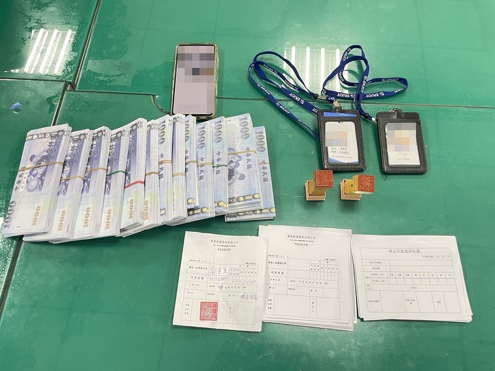 熱戀女網友代收投資款 44歲男成詐欺車手當場被逮 244 熱戀女網友代收投資款 44歲男成詐欺車手當場被逮 243