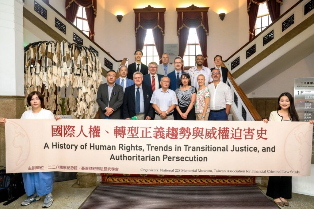 ▲國內外學者專家參訪228國家紀念館。(記者晨曦翻攝)