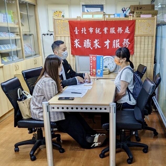 企業熱情招募 高薪上看61K 北市就服處辦理現場徵才釋出破千優職缺