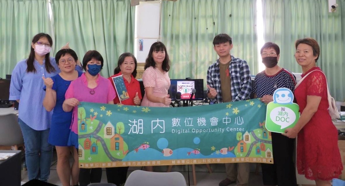 漾新聞|「蚊」之色變 湖內國中湖內數位機會中心教長輩當podcast(播客)廣播宣導消除登革熱