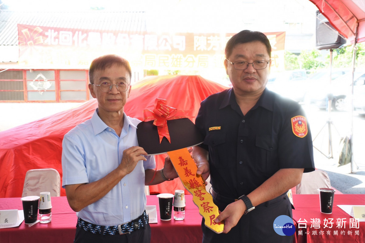北回化學股份有限公司由董事長陳芳斌捐贈民雄分局北斗派出所1部巡邏車/陳致愷翻攝