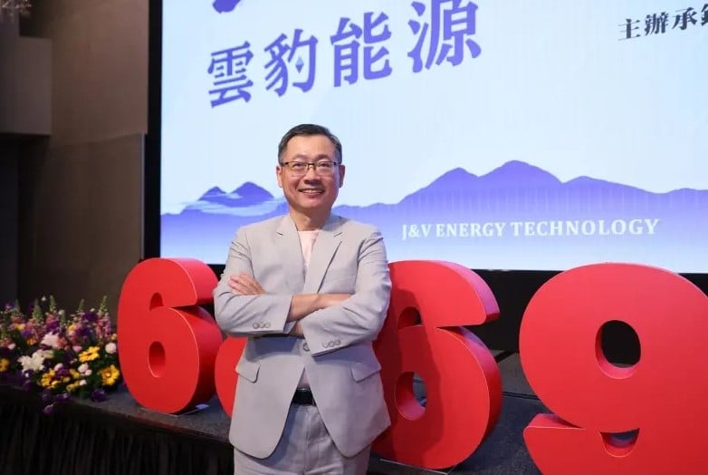 賴勁麟辭雲豹董事長。雲豹能源提供