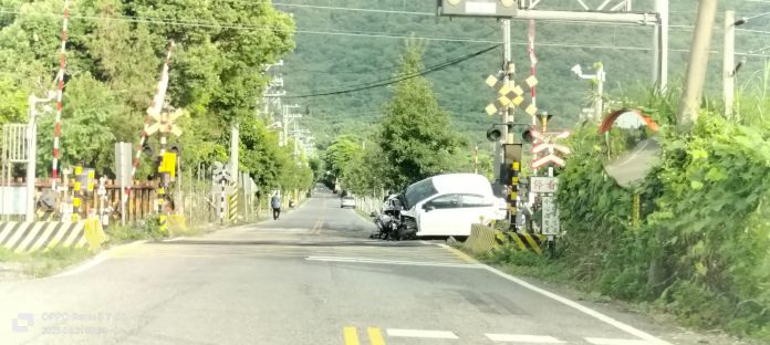 (更新自小客撞上列車影片)/花蓮自小客駕駛酒駕闖平交道撞上太魯閣號 駕駛送醫列車無人傷亡 69 262966 0 | 社會 社會 記者爆料網