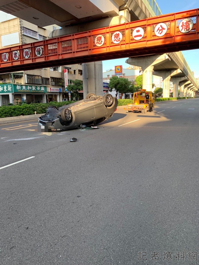 遇取締酒駕心虛落跑 男開百萬名車載妹自撞分隔島翻車 73 遇取締酒駕心虛落跑 男開百萬名車載妹自撞分隔島翻車