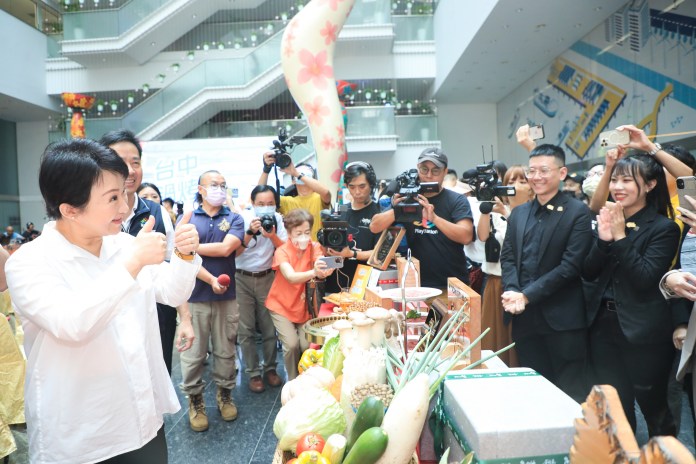 台中鍋烤節10大店家揭曉 盧秀燕抽出壓軸百萬汽車 71 7月17日開跑以來迴響熱烈 | 政治 政治 記者爆料網