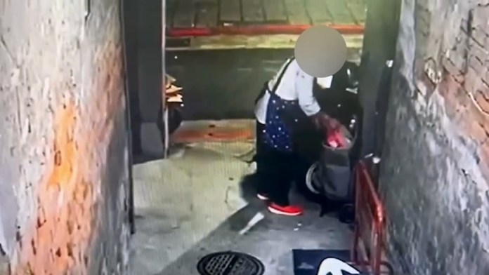 「吃飯傢伙」放手推車下班全不見 回收婦以為沒人要仍遭辦 78 312 10 | 社會 社會 記者爆料網