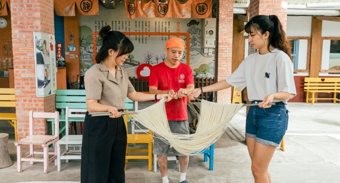 把握暑假尾聲走訪石碇烏塗農再社區 用雙手玩出彩色記憶
