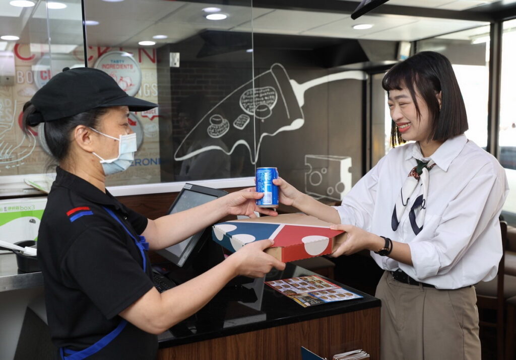 8月28日(一)至9月03日(日)至達美樂實體門市外帶「客家小炒披薩」、「梅干扣肉雙拼」