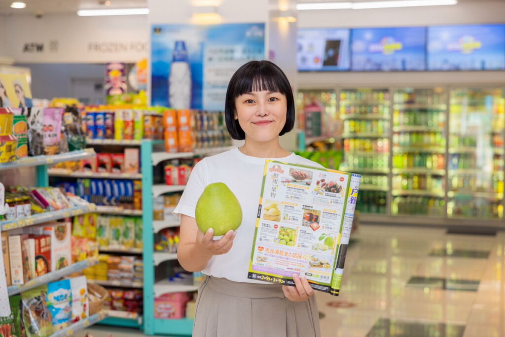 7-ELEVEN自即日起也於預購誌特別引進平均樹齡超過40年的「西湖水通伯50年老欉文旦」、「麻豆郭家40年御用老欉文旦」方便民眾送禮。