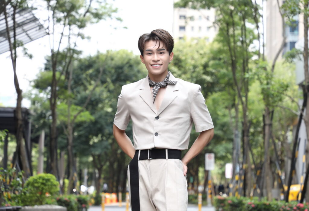 原子少年KK令宇辰單飛推新歌代替月亮喜歡你