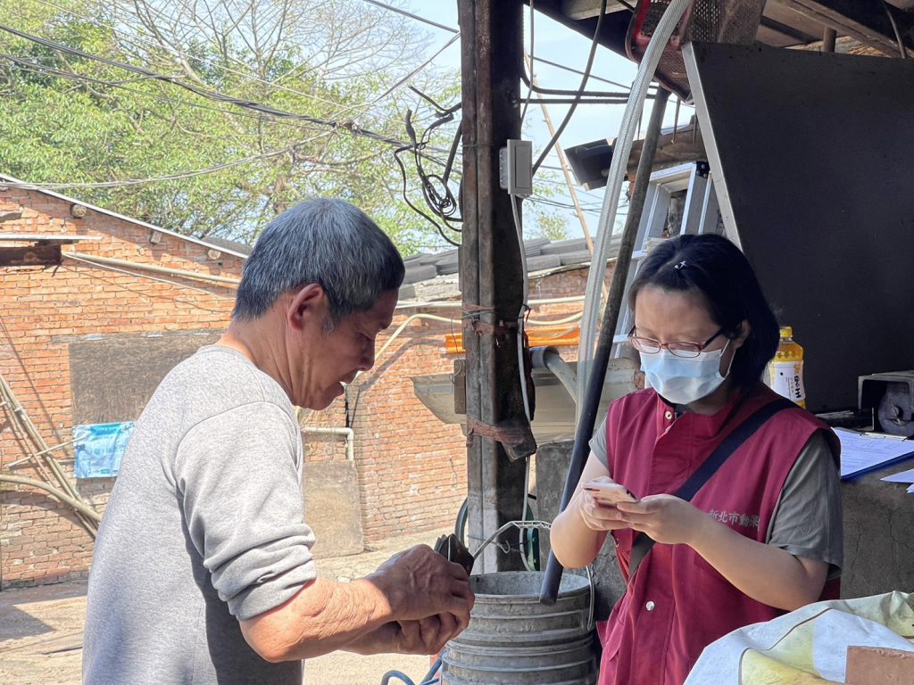 申請成功後即可輕鬆在頁面上傳每日工作紀錄.。(圖/新北市政府提供)