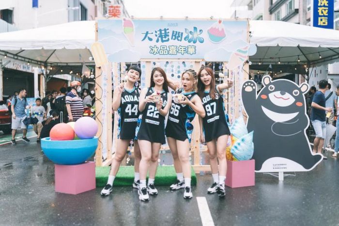 高雄大港閱冰狂吸3萬人潮 鹹酥雞、奶茶美食節接力登場