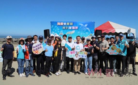 嘉義縣長翁章梁帶頭布袋淨灘 攜手護海洋廢棄蚵架變肥料
