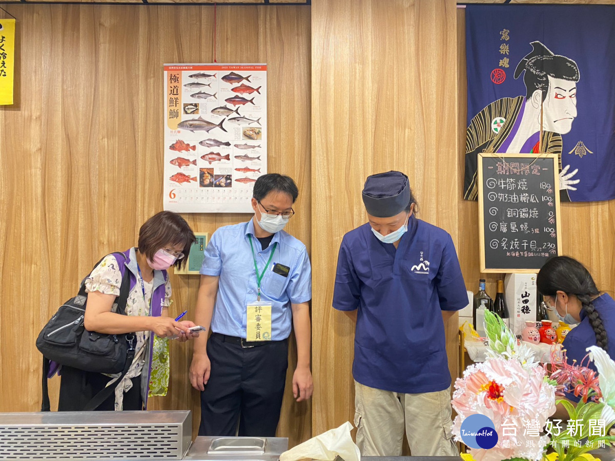 嘉義縣大專院校周邊56家餐飲業者通過評選獲得衛生標章／陳致愷翻攝