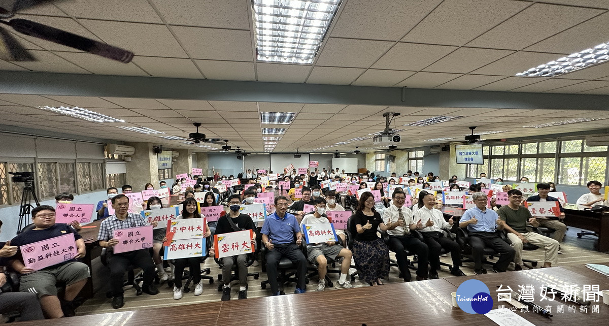國立南投高中今年錄取國立大學人數創記錄。（記者扶小萍攝）