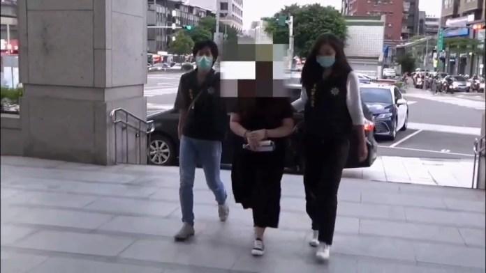 男控銀行領10萬掉包夾玩具鈔 結局打臉真兇是枕邊人 72 211 14 | 社會 社會 記者爆料網