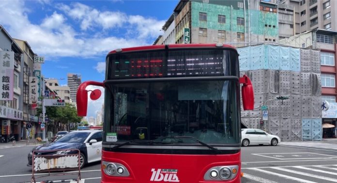 疑未注意車前狀況 高雄公車左轉撞傷8旬婦人 66 4F79B306 5CD5 4CB9 A22D E0D720884E73 | 社會 社會 記者爆料網
