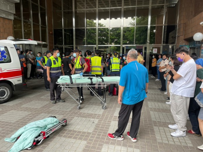 南投稅務局驚傳二氧化碳中毒 8人緊急送醫!2人意識不清 68 982693 | 社會 社會 記者爆料網