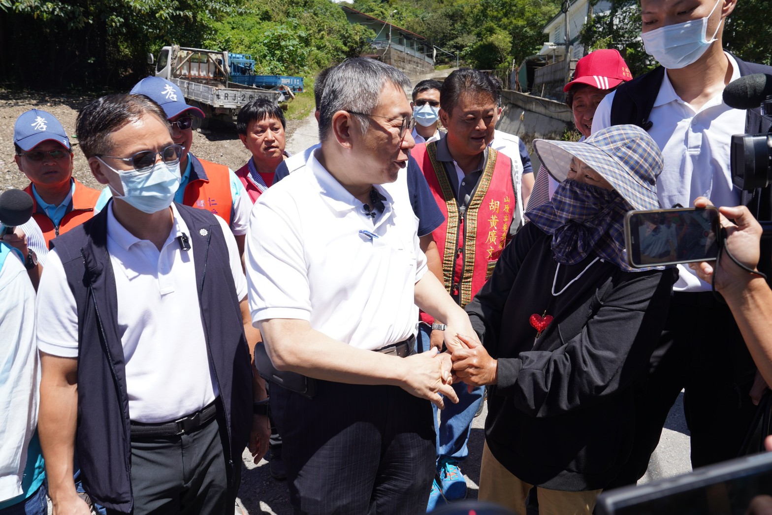 退出中美洲議會 柯文哲:我們的存在不需要別人認可 278 柯文哲赴南投勘災。(民眾黨提供)
