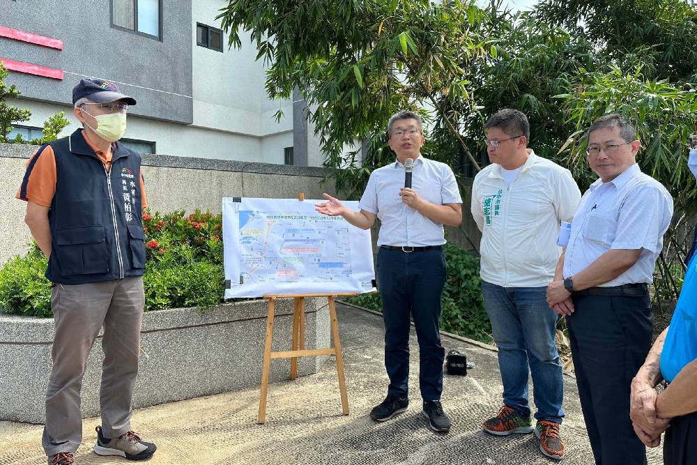 台中大安逢雨不安 蔡其昌:中央全額補助改善淹水 278 台中大安逢雨不安 蔡其昌:中央全額補助改善淹水 277