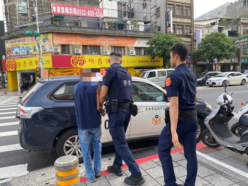 抓竊盜意外搜到毒品 44歲男改裝冰霸杯當吸食器 248 抓竊盜意外搜到毒品 44歲男改裝冰霸杯當吸食器 247