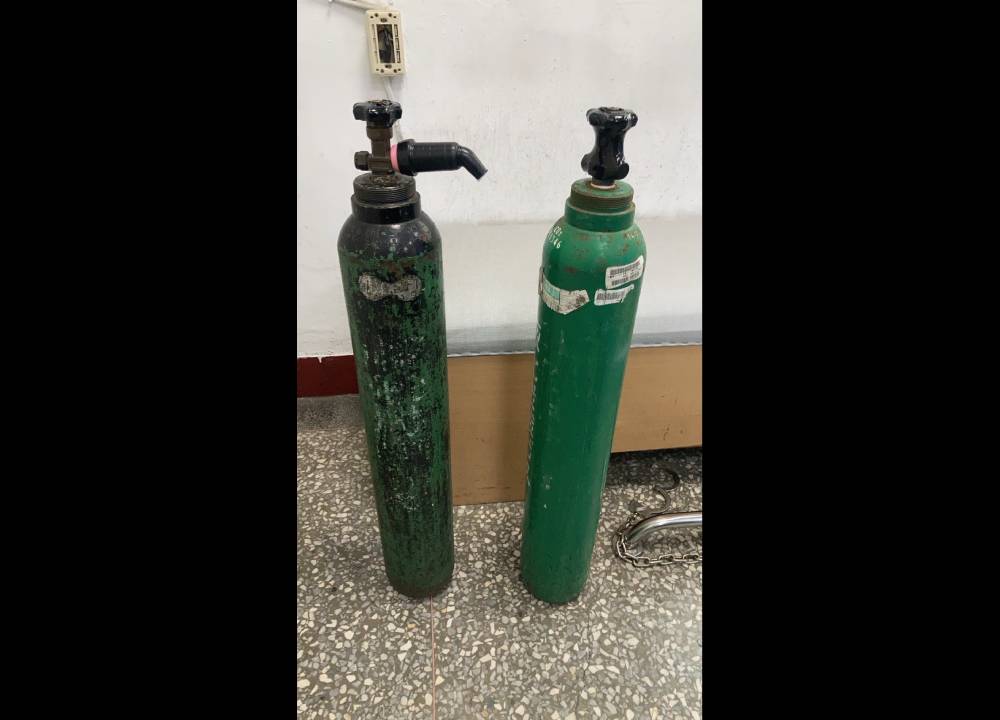 邊開車邊吸笑氣睡著 警逮賓士男還搜出彩虹菸 246 邊開車邊吸笑氣睡著 警逮賓士男還搜出彩虹菸 245