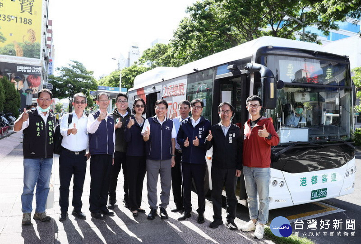▲高雄往2050淨零排放目標邁進，電動公車比例六都第一。