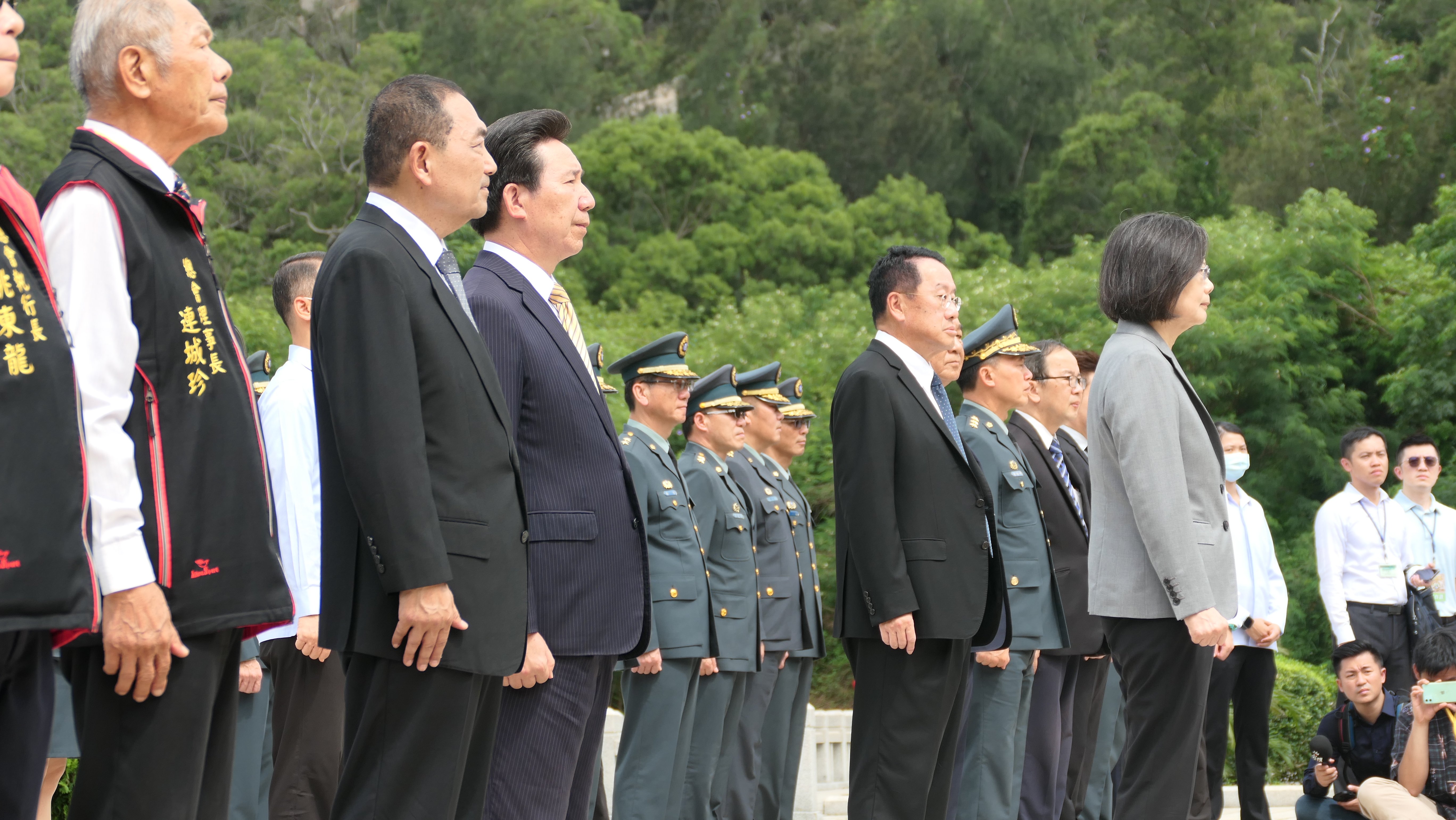 蔡英文出席「八二三戰役勝利65周年」公祭暨追思活動,與侯友宜同框。蘇聖怡攝