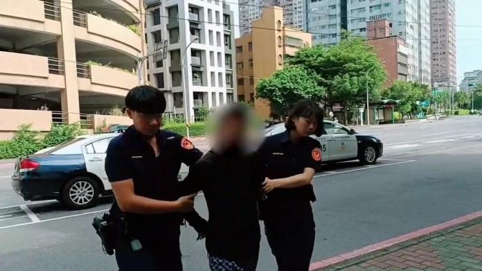 你打我媽還找人嗆聲這樣對嗎?淡水男氣炸清晨持槍大鬧曾經友人住處 71 315 3 | 社會 社會 記者爆料網