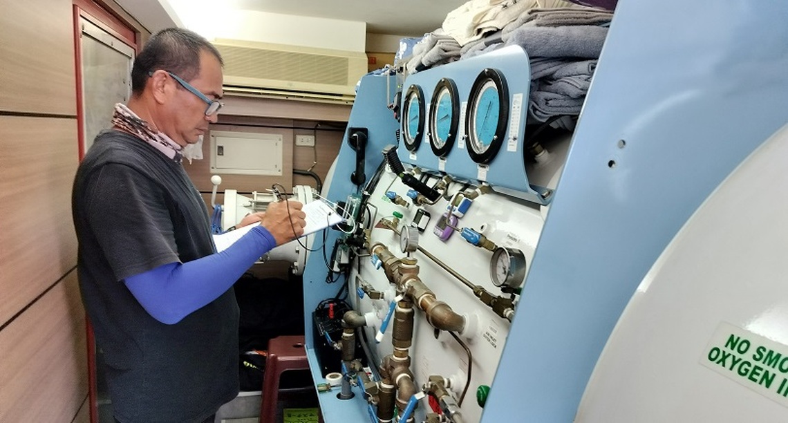 港務公司：今日完成天使輪沉船2座抽汲閥設置 並進行重油艙抽油作業
