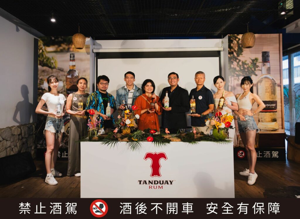 左二起米斯特有限公司代表Una、 To Infinity & Beyond主理代表Mars 、 坦德威原廠代表資深品牌經理 Marc Lorenz 、Rianna Juarez 、 Roy Kristoffer Sumang 、米斯特有限公司代表Grisson。