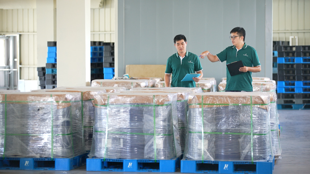 ▲半導體製程所需的電子氟化液(Coolant),於2022年起已獲國際半導體大廠使用經驗,年用重達100噸以上的偉績。(圖/巨茂應用材料股份有限公司提供)