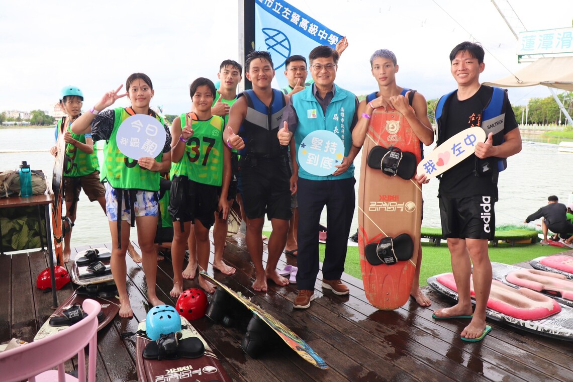漾新聞|左營高中承辦全市纜繩滑水運動 校長吳立森體驗 局長謝文斌到場鼓勵學生操作安全