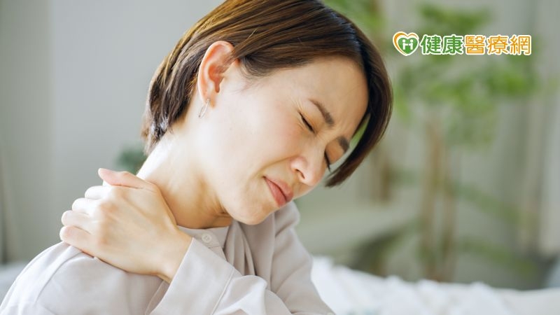 肩頸僵硬小心青光眼上身 穴位保養不可少
