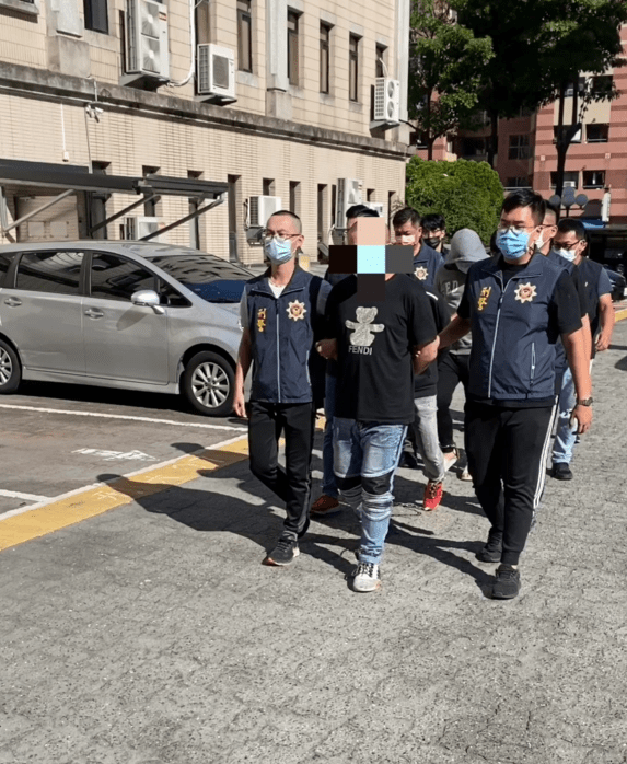 (子販毒老父痛罵片)兒子販毒被逮 老父痛罵:「關乎死啦!」 68 2 | 社會 社會 記者爆料網