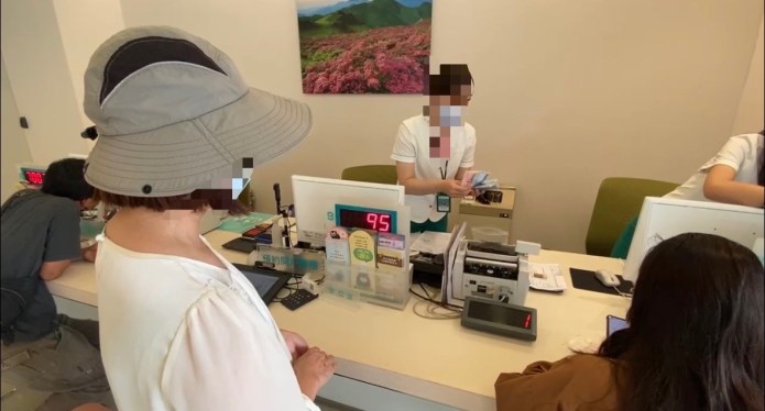 100萬玉石22萬元賤賣!女子親友借一輪匯款遭騙 警方逮捕嫌犯追回失款 71 22萬元透過銀行發還。民眾提供 | 社會 社會 記者爆料網